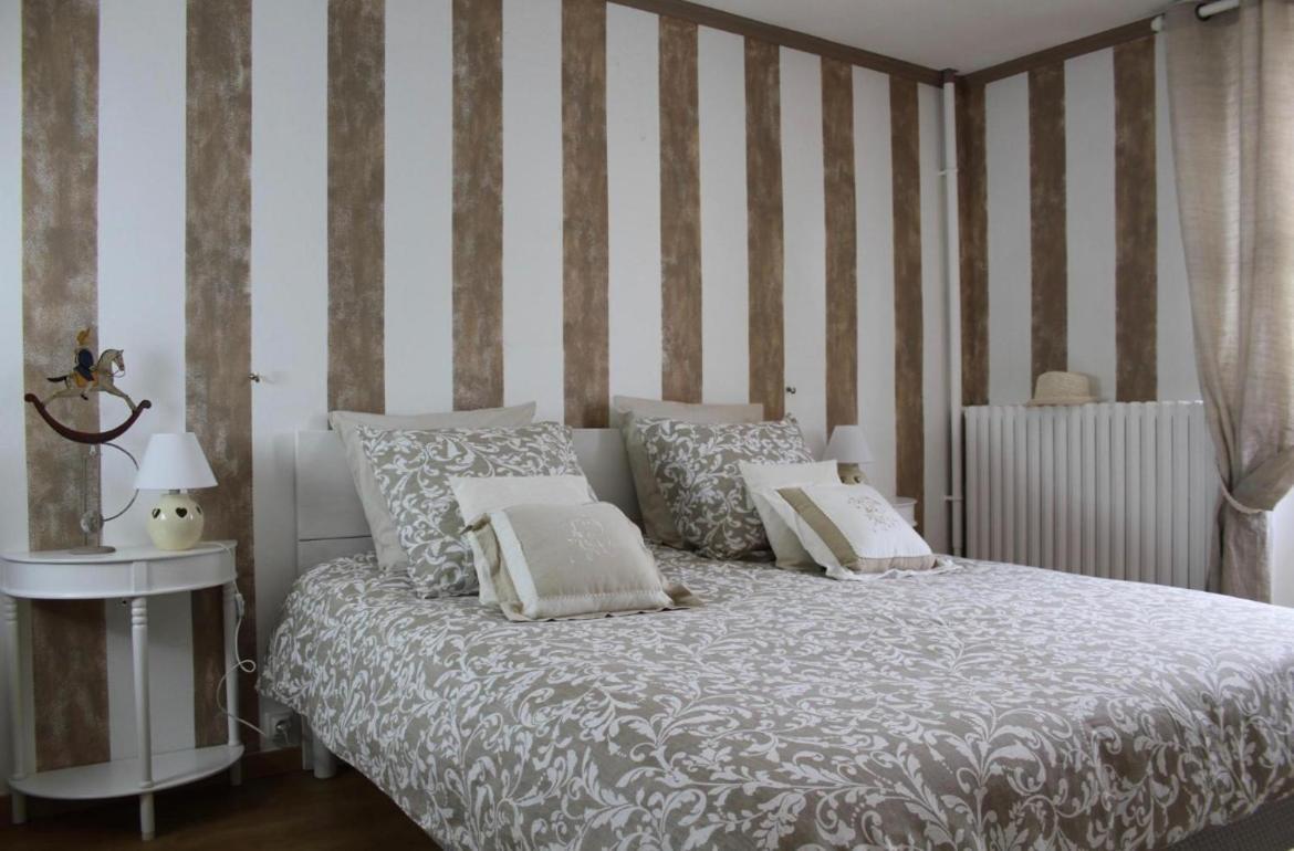 Chambres A La Maison Hermitage Aincourt Bagian luar foto