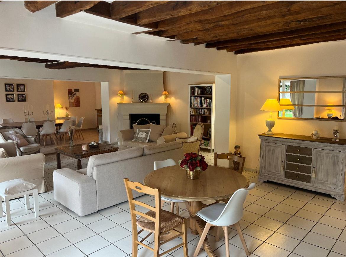 Chambres A La Maison Hermitage Aincourt Bagian luar foto