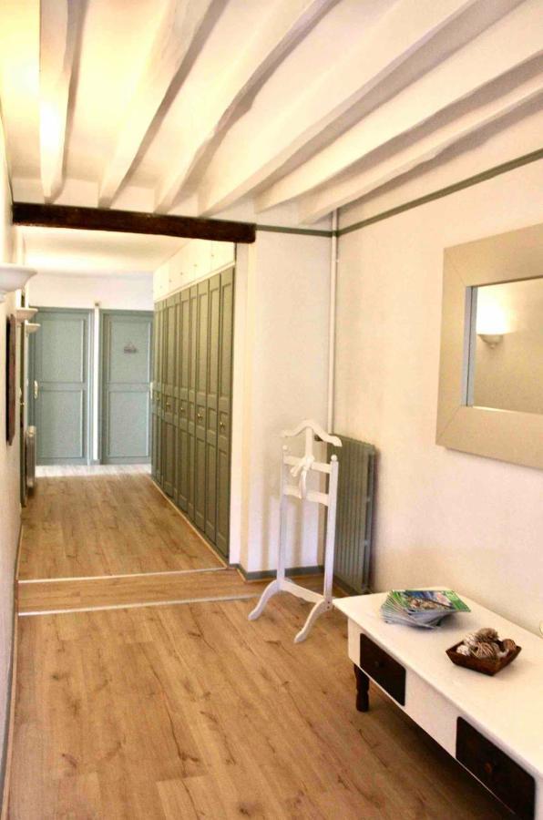Chambres A La Maison Hermitage Aincourt Bagian luar foto