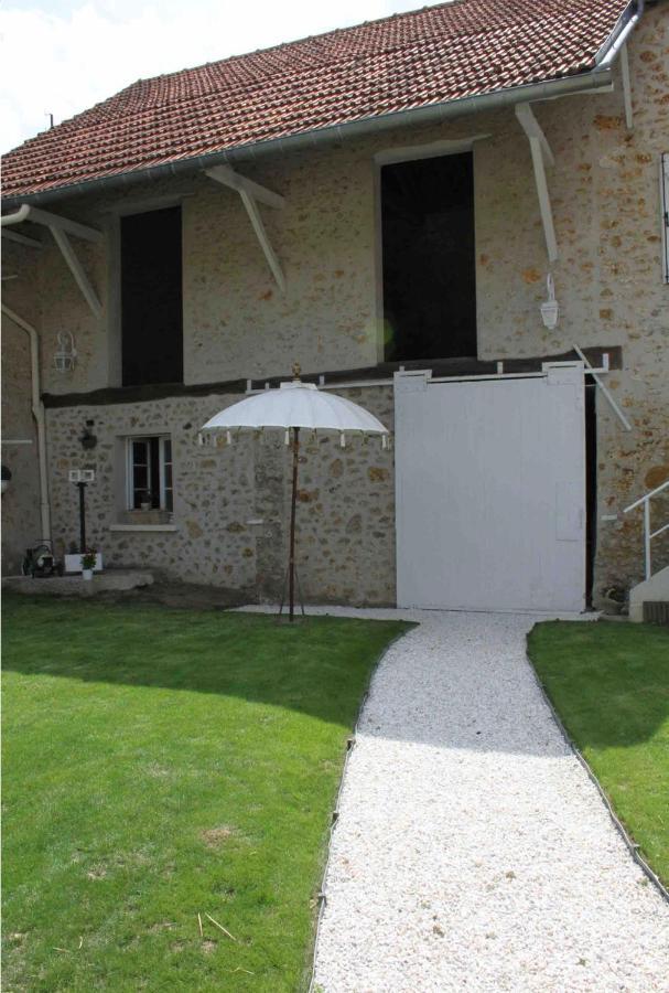 Chambres A La Maison Hermitage Aincourt Bagian luar foto