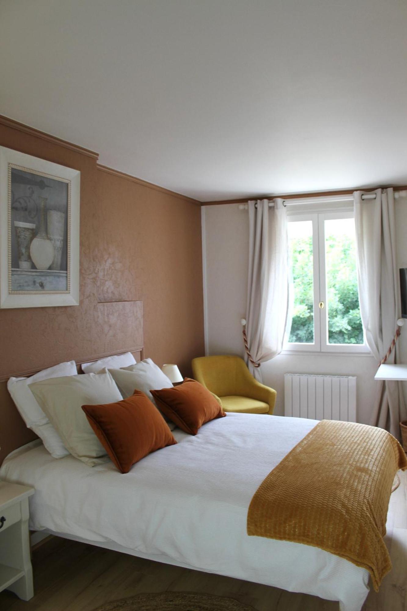 Chambres A La Maison Hermitage Aincourt Bagian luar foto