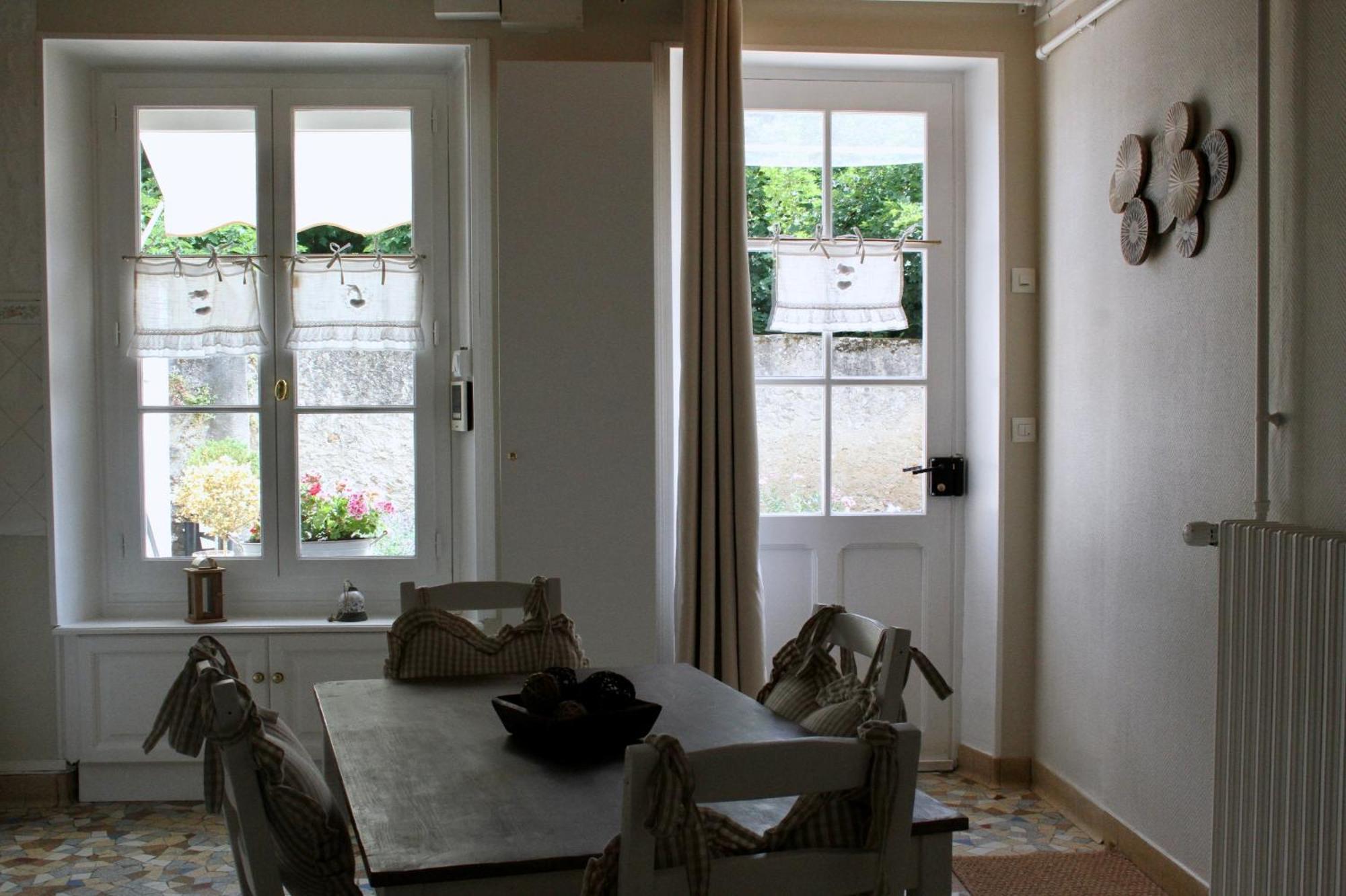 Chambres A La Maison Hermitage Aincourt Bagian luar foto